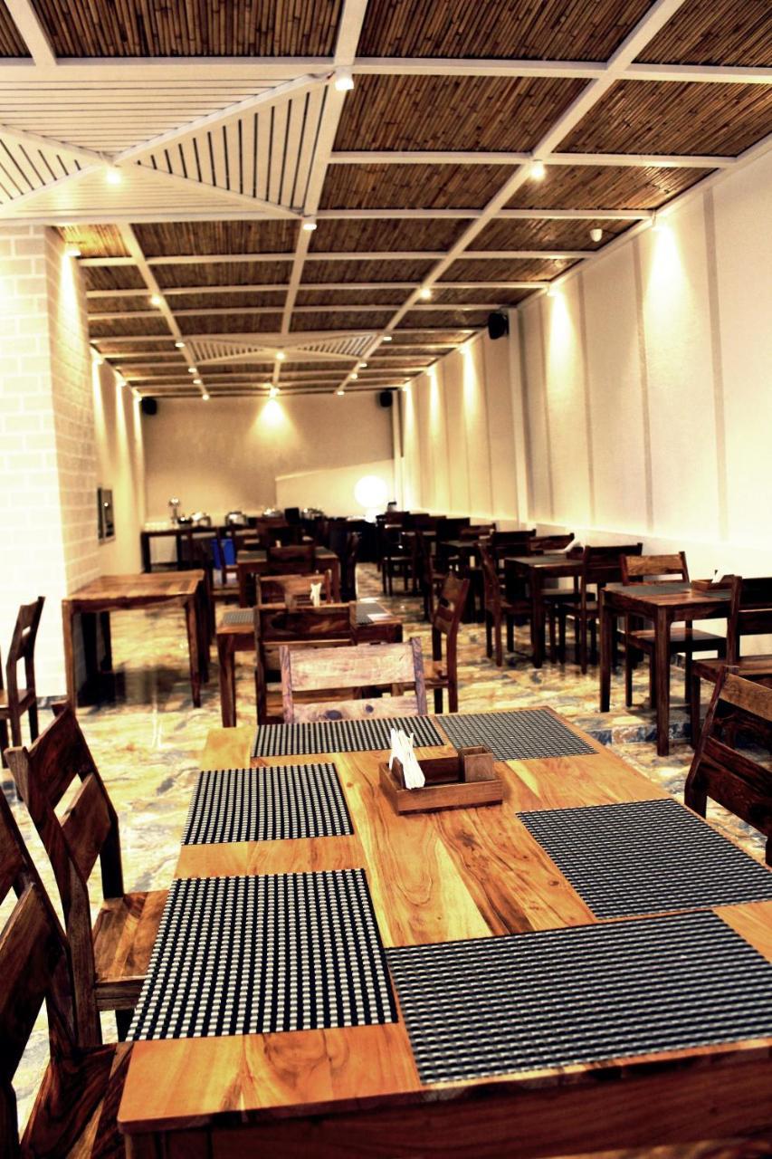 Hotel Istana Inn - A Luxury Stay 자이푸르 외부 사진